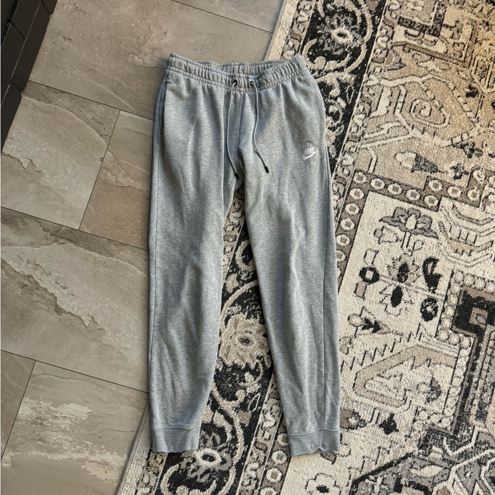 Women’s Grey NIKE Sweatpants. Size small.